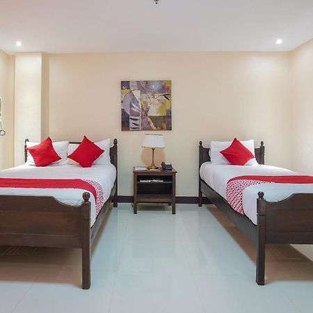 Oyo 236 Hotel Edmundo Pototan Экстерьер фото