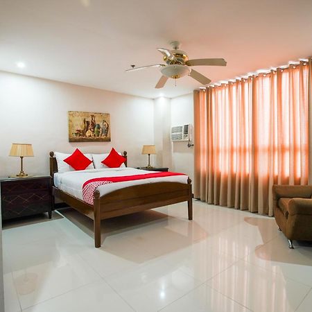 Oyo 236 Hotel Edmundo Pototan Экстерьер фото