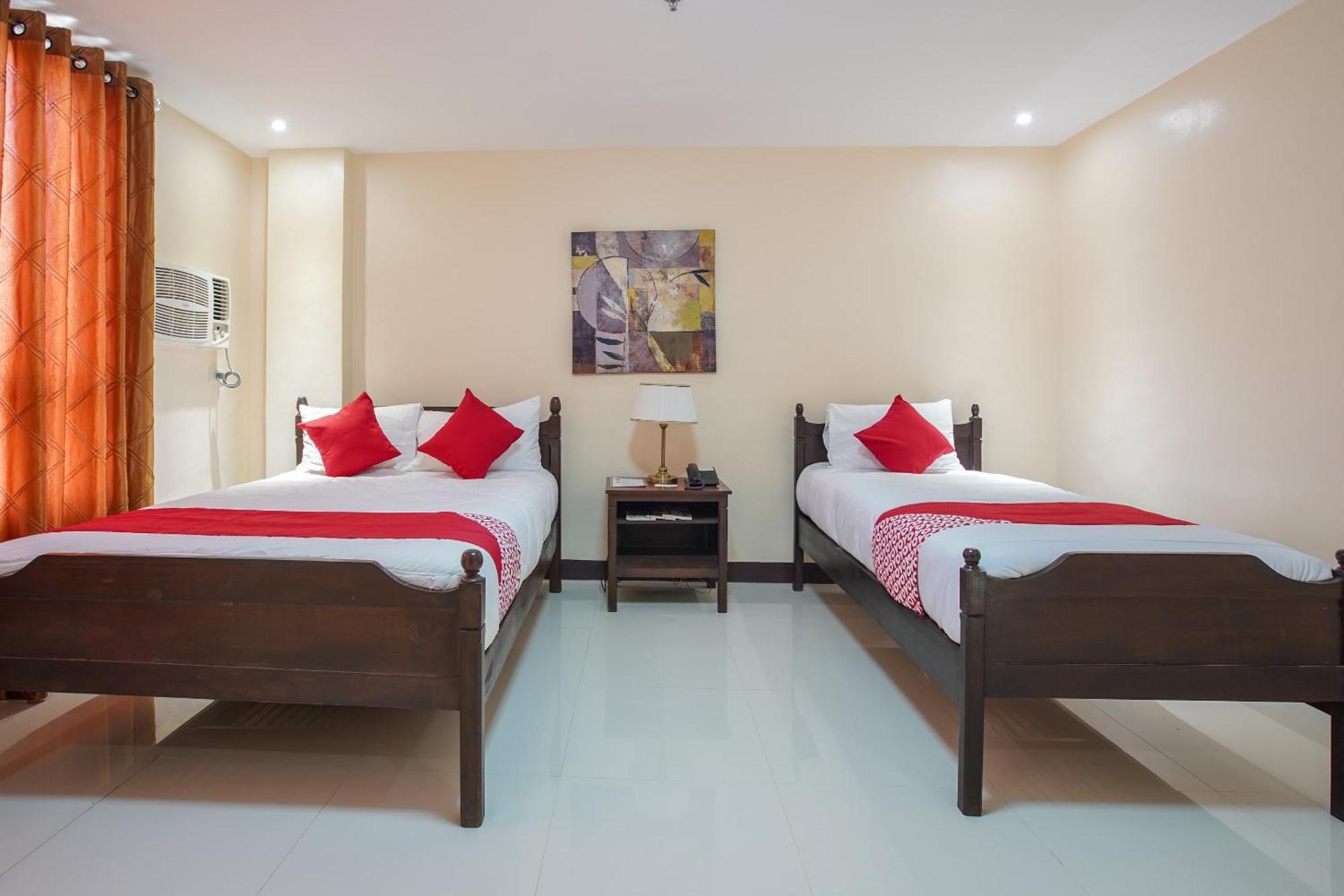 Oyo 236 Hotel Edmundo Pototan Экстерьер фото