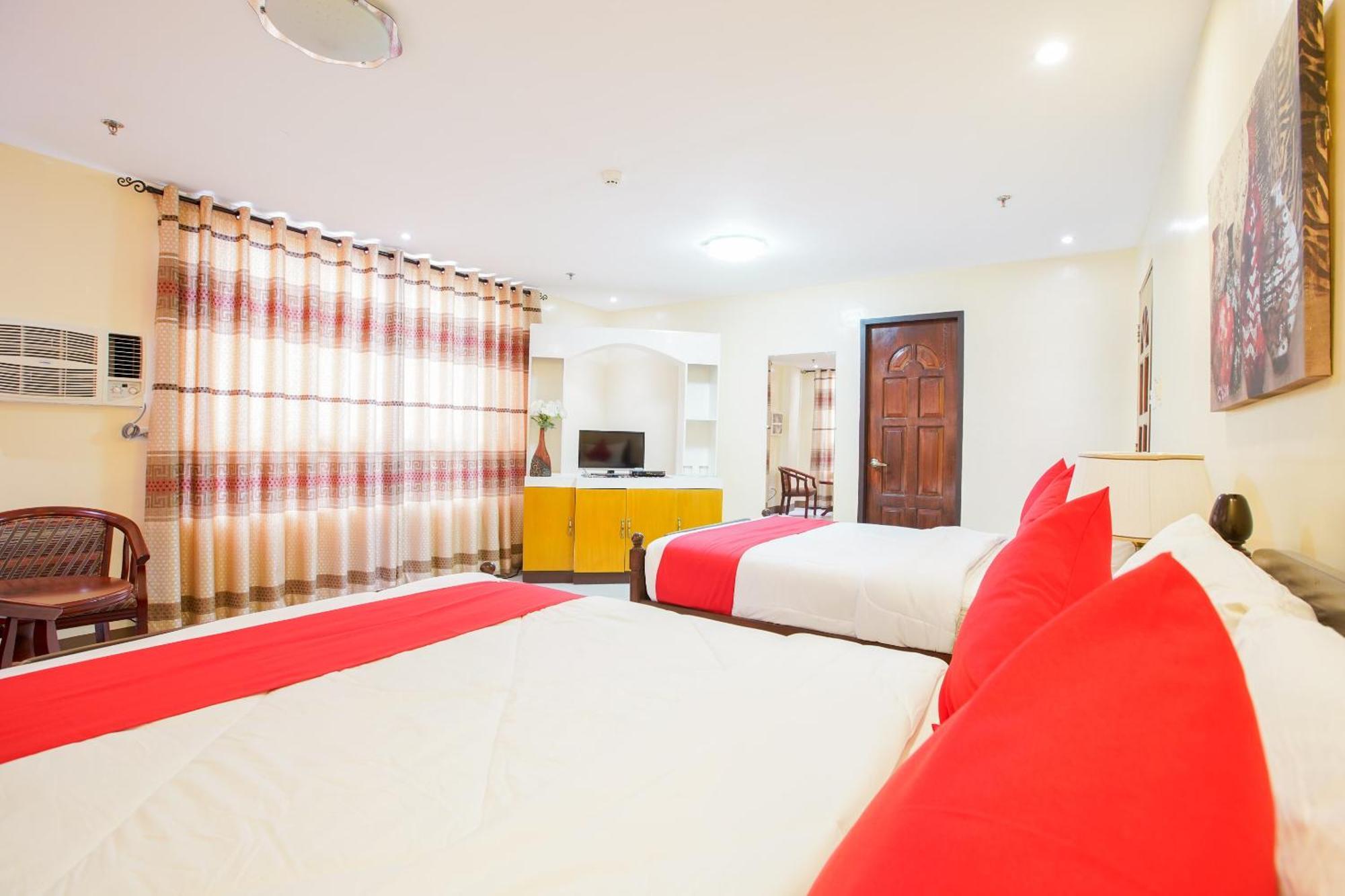 Oyo 236 Hotel Edmundo Pototan Экстерьер фото
