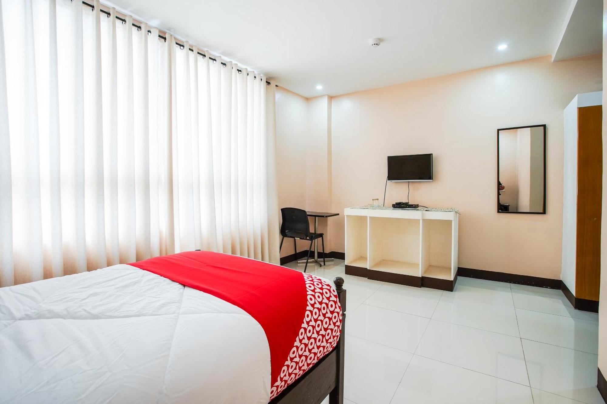 Oyo 236 Hotel Edmundo Pototan Экстерьер фото
