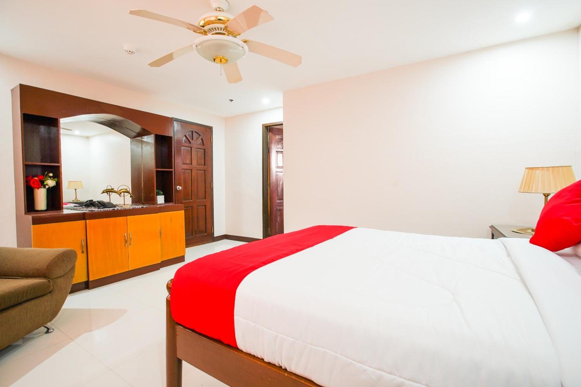 Oyo 236 Hotel Edmundo Pototan Экстерьер фото