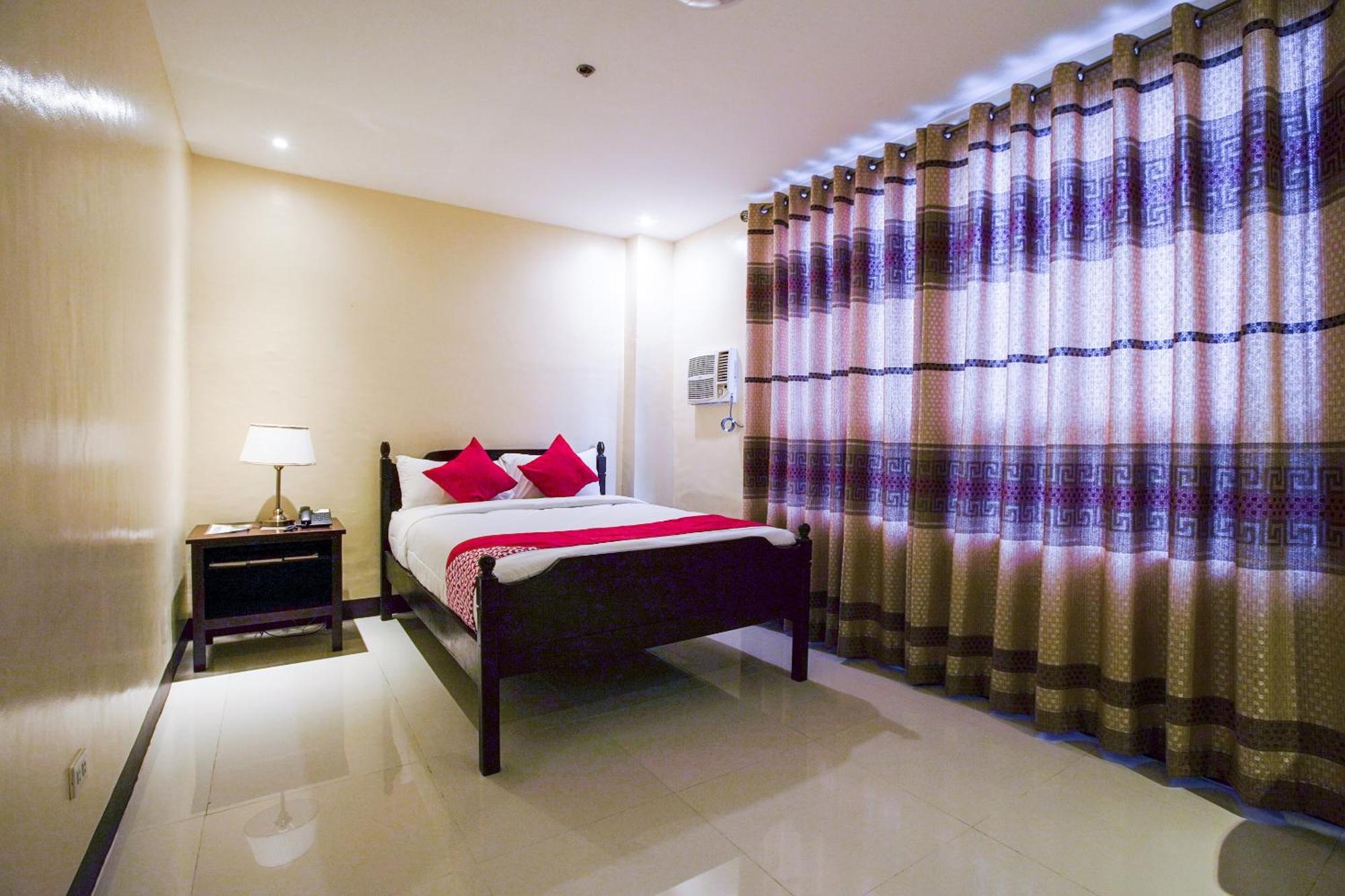 Oyo 236 Hotel Edmundo Pototan Экстерьер фото