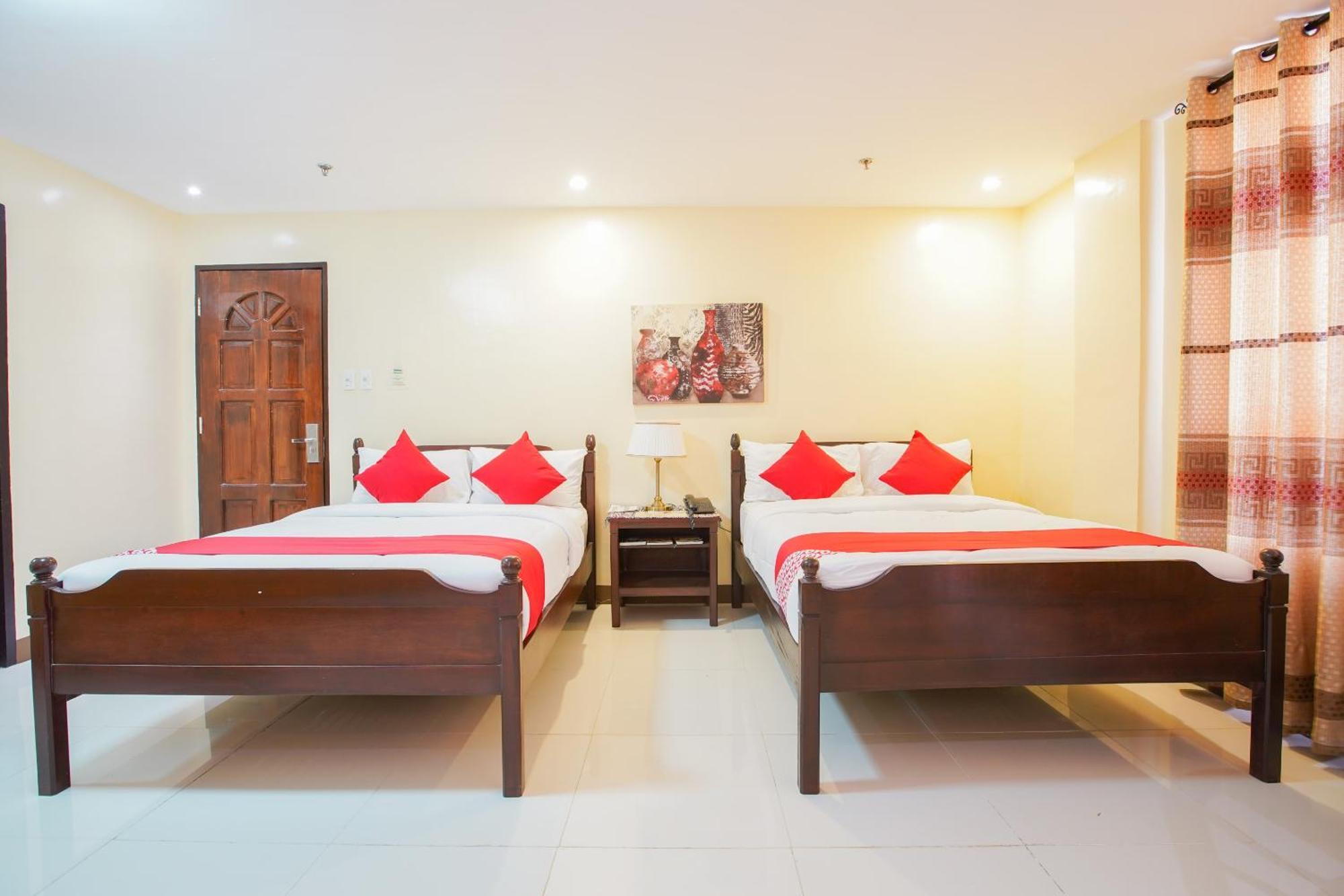Oyo 236 Hotel Edmundo Pototan Экстерьер фото