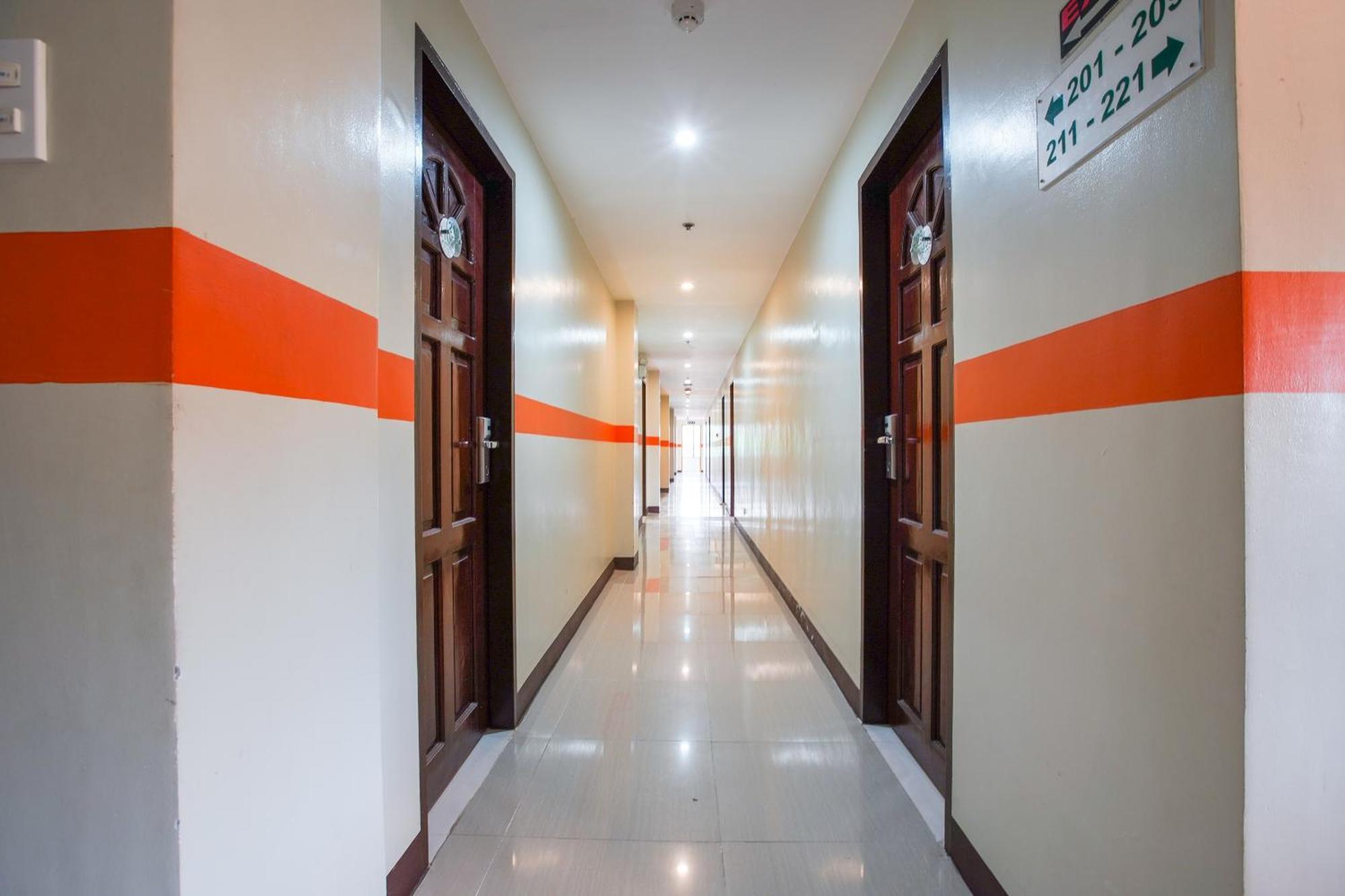 Oyo 236 Hotel Edmundo Pototan Экстерьер фото