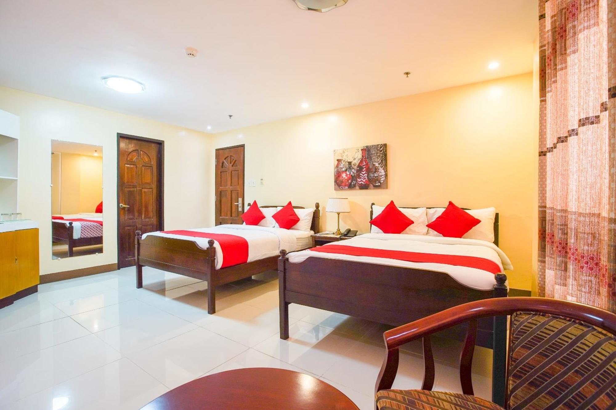 Oyo 236 Hotel Edmundo Pototan Экстерьер фото