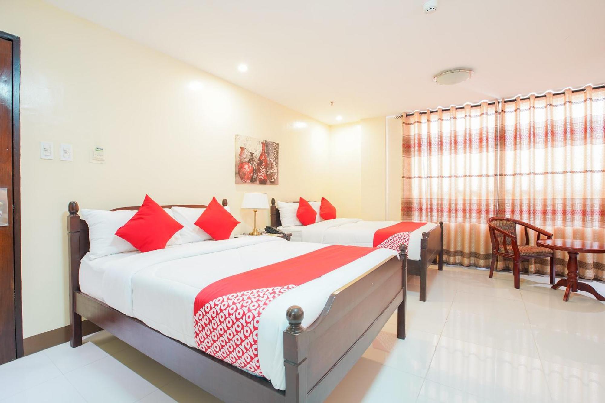 Oyo 236 Hotel Edmundo Pototan Экстерьер фото