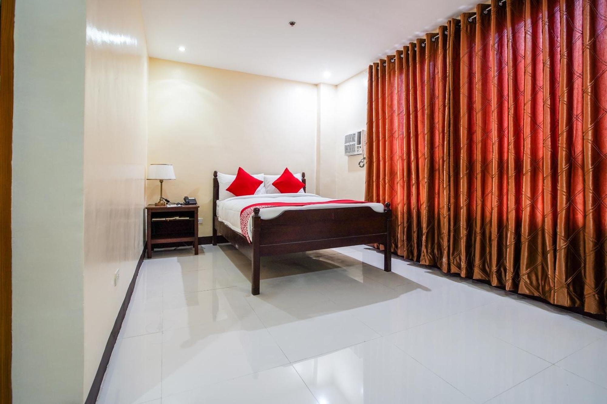 Oyo 236 Hotel Edmundo Pototan Экстерьер фото
