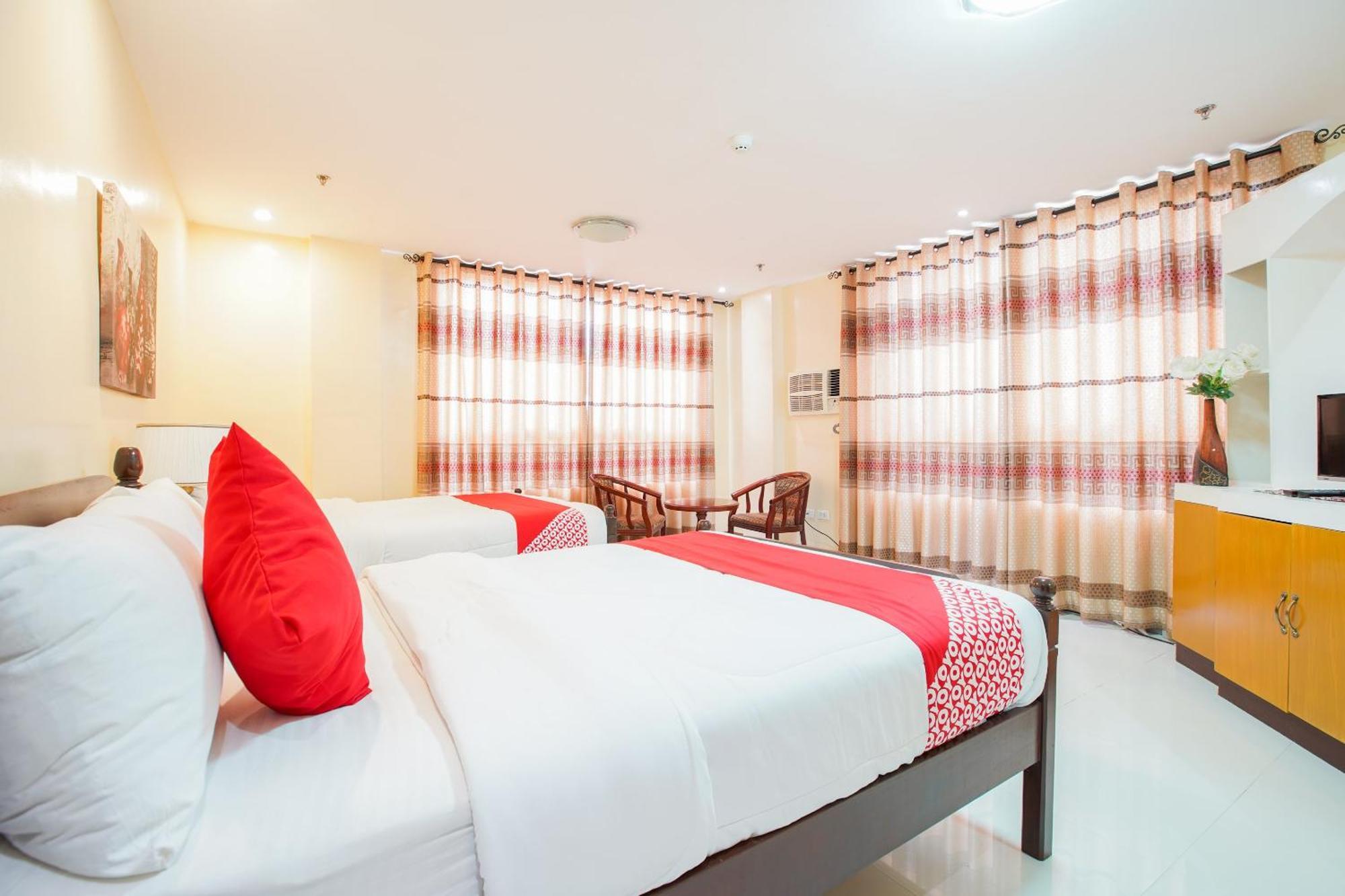 Oyo 236 Hotel Edmundo Pototan Экстерьер фото