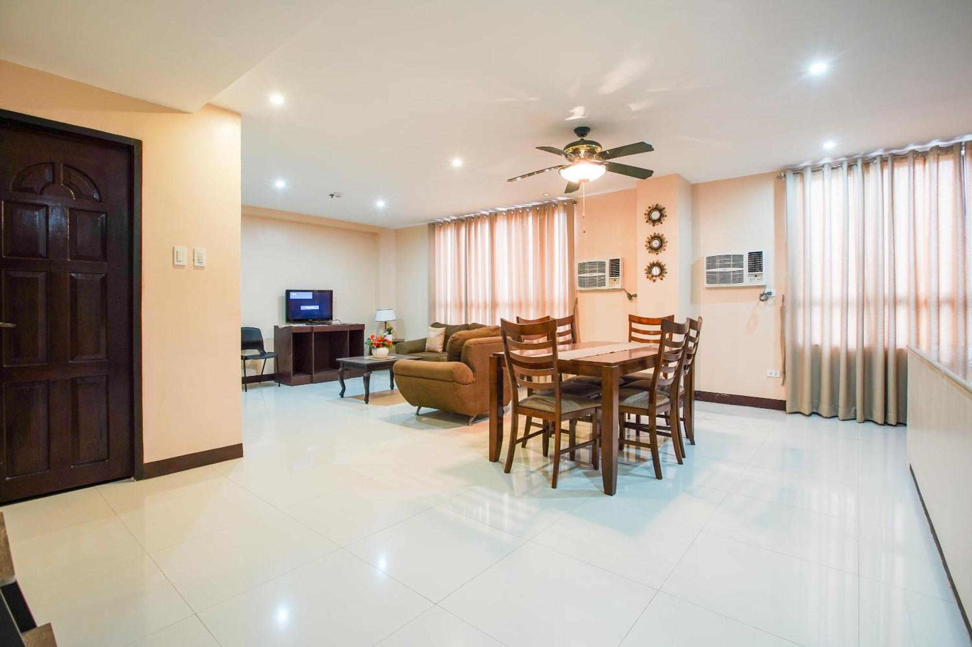 Oyo 236 Hotel Edmundo Pototan Экстерьер фото